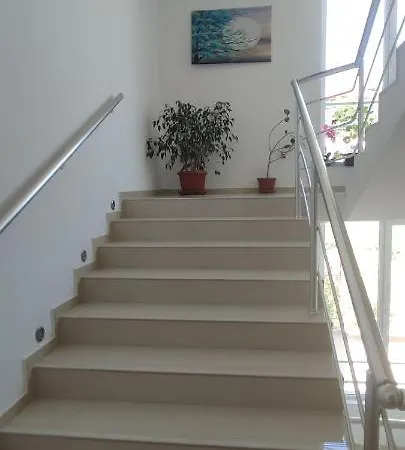 Dom-el Real 3 - Amerikana Apartment