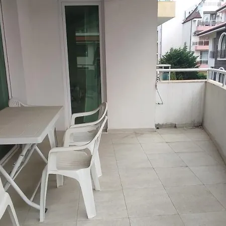 Dom-el Real 3 - Amerikana Apartment *