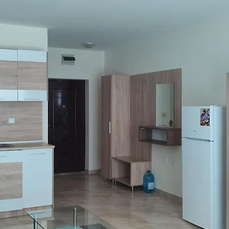 Dom-el Real 3 - Amerikana Apartment *
