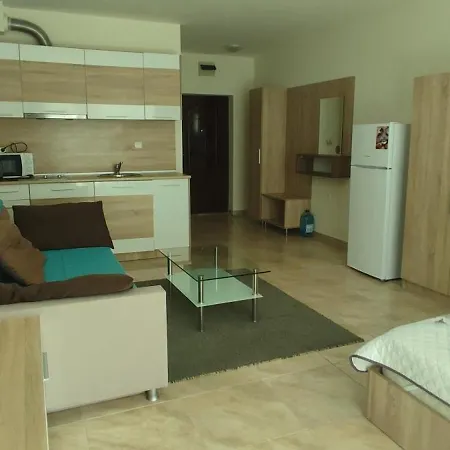 Dom-el Real 3 - Amerikana Apartment