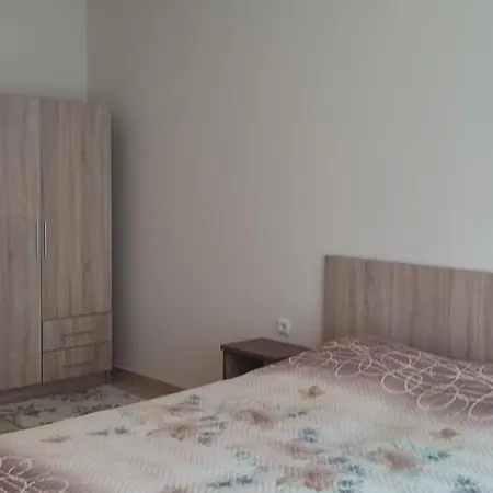 Dom-el Real 3 - Amerikana Apartament *