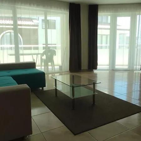 Dom-el Real 3 - Amerikana Apartament *