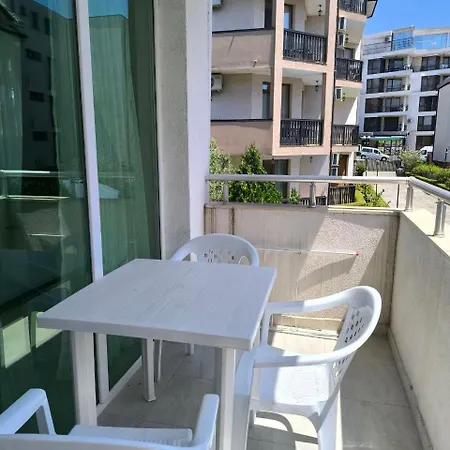 Dom-el Real 3 - Amerikana Apartment