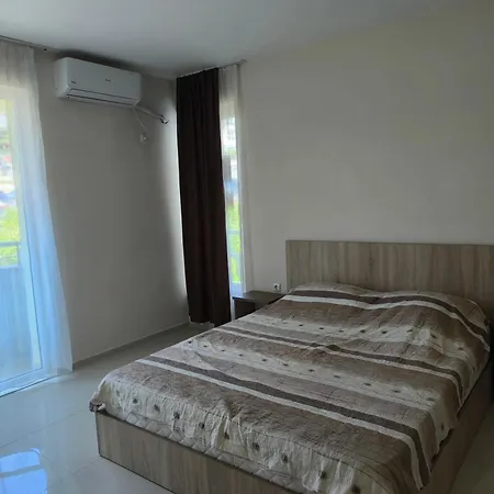 Dom-el Real 3 - Amerikana Apartment *